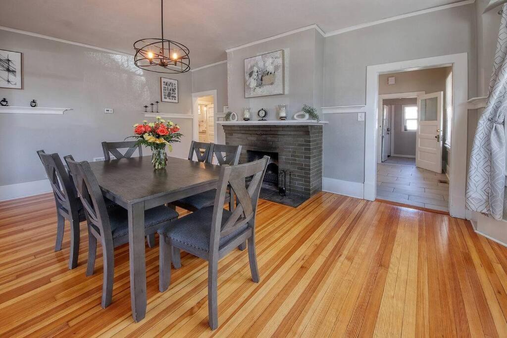 Historic Home W/Pikes Peak Views コロラドスプリングス エクステリア 写真