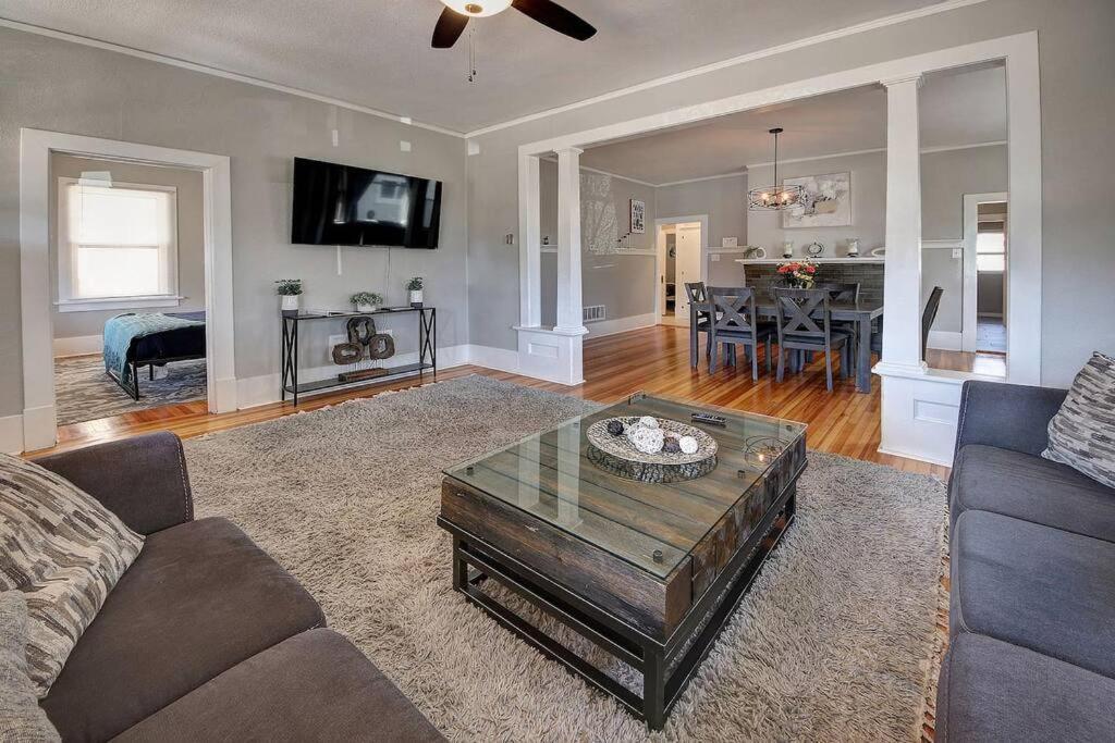Historic Home W/Pikes Peak Views コロラドスプリングス エクステリア 写真