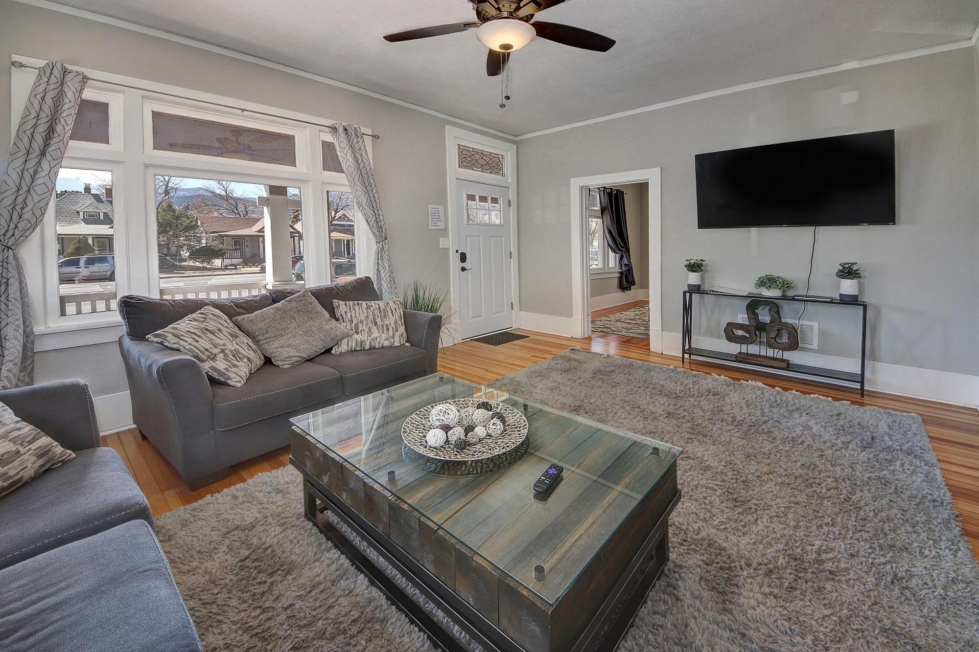 Historic Home W/Pikes Peak Views コロラドスプリングス エクステリア 写真